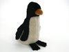 Petit pingouin en mohair, ayant le ventre blanc, le dos , la tête et les pattes noires et le bec orange.