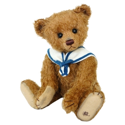 Teddy beer in mohair met blauw zeemanskraagje.