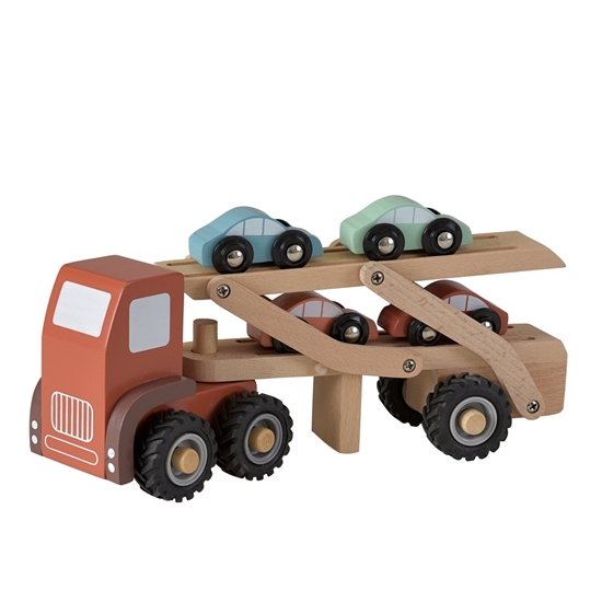 Rode houten speelgoed vrachtwagen met twee verdiepen waar vier kleine autootjes op vervoerd worden.