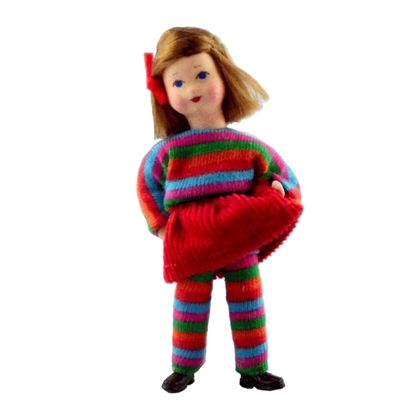 Erna Meyer poppenhuis poppetje met gestreepte trui en maillot en effen rode rok in ribfluweel. Ze heeft blauwe ogen, rood haar met een rood strikje erin.