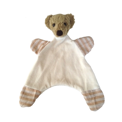 Lappenpopje in witte velours van biokatoen, met bruine teddybeer hoofd en bruin grijs gestreepte voeten en handen.