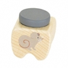 Petite boîte pour dents de lait en bois avec un couvercle gris et décorée d'une petite souris.