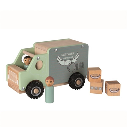 Een pastel groene speelgoed bestelwagen in hout met 2 mannetjes  en 3 pakketten.